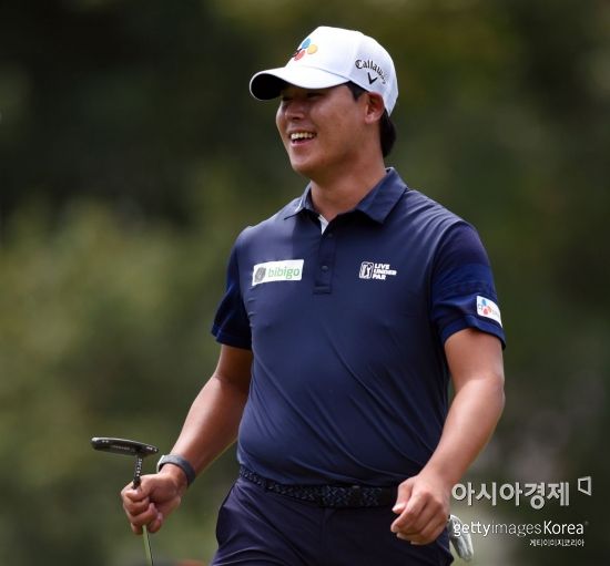 김시우가 윈덤챔피언십 둘째날 9번홀에서 버디를 솎아낸 뒤 활짝 웃고 있다. 그린스보로(美 노스캐롤라이나주)=Getty images/멀티비츠