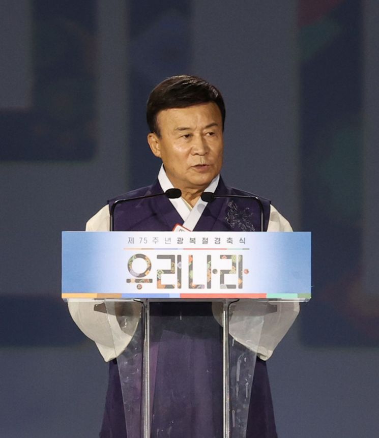 '친일청산' 광복회장 기념사에…與"깊이 새기겠다" VS 野"망나니짓"