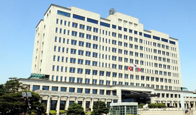 합동참모본부가 16일 한미연합훈련을 신종 코로나바이러스감염증 등 제반 여건을 종합적으로 고려해 연합지휘소 훈련 방식으로 18일부터 28일까지 진행한다고 밝혔다. 사진은 국방부 청사.
