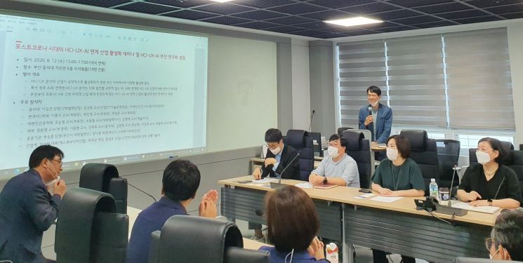 ‘인간＋컴퓨터＋경험＋AI’가 포스트 코로나 이끈다