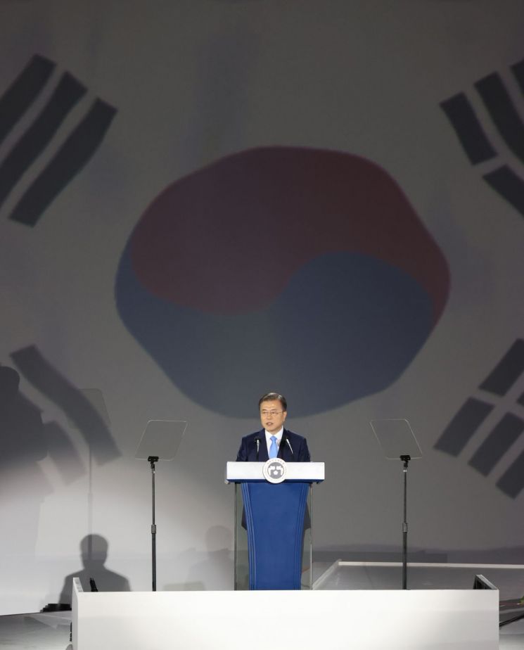 北 "수해복구 내부역량 총동원"…文 남북협력 경축사에는 침묵