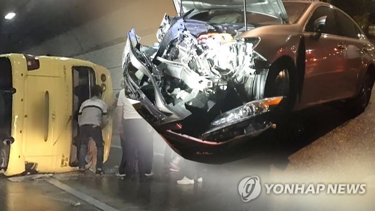 "운전대 좀 잡지 마세요" 끊이지 않는 고령운전 사고...시민들 '분통'