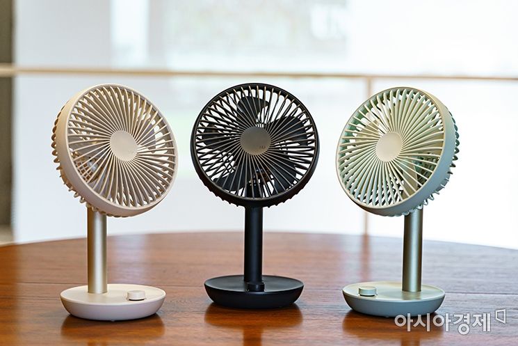 오난코리아 ‘루메나 FAN STAND 3세대 휴대용선풍기’ 웜화이트/네이비/네오민트