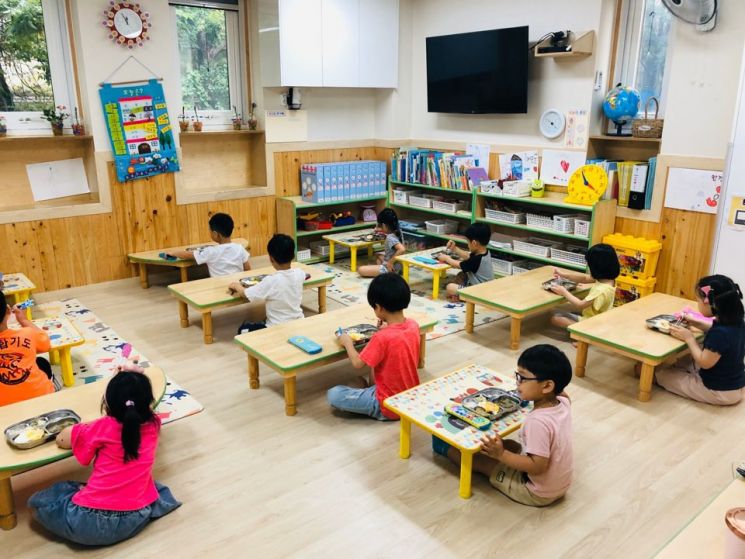 보육교사 출퇴근 시간 자율제, 업무효율·자존감 '뿜뿜'