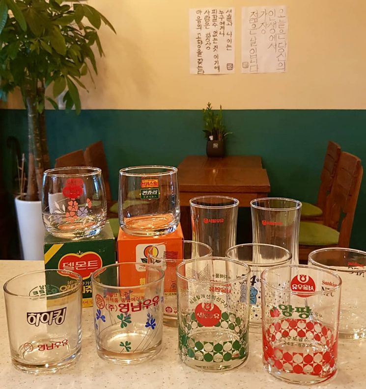 [드링킷] 레트로 유리잔으로 술자리를 더 힙하게
