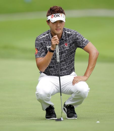 이태희의 2연패 호기 "1타 차 공동 2위"…강경남 '이틀 선두'