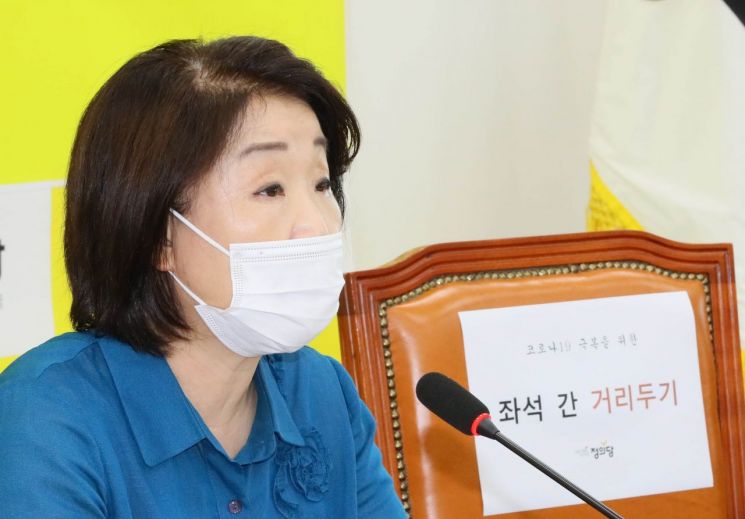 심상정 정의당 대표가 24일 국회에서 열린 상무위원회에서 "사회적거리두기 3단계를 실시해야한다"고 주장하고 있다/사진=연합뉴스