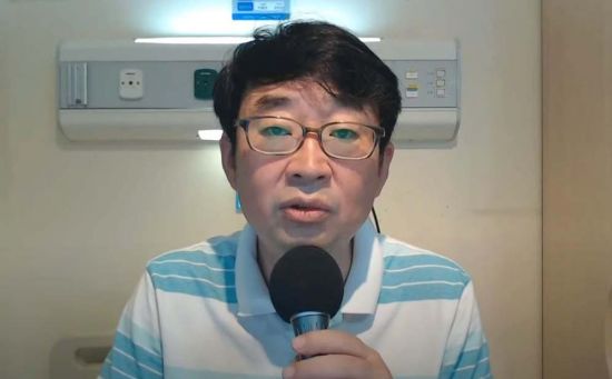 보수 성향 유튜브 채널 '신의 한 수' 진행자 신혜식 대표가 신종 코로나바이러스 감염증(코로나19) 확진 판정을 받았다. / 사진=유튜브 채널 '신의한수' 영상 캡처