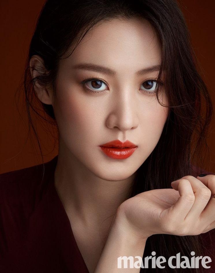 수현 화보, 스쿠(SUQQU) ‘컴포트 립 플루이드’ #05 듀이 오렌지