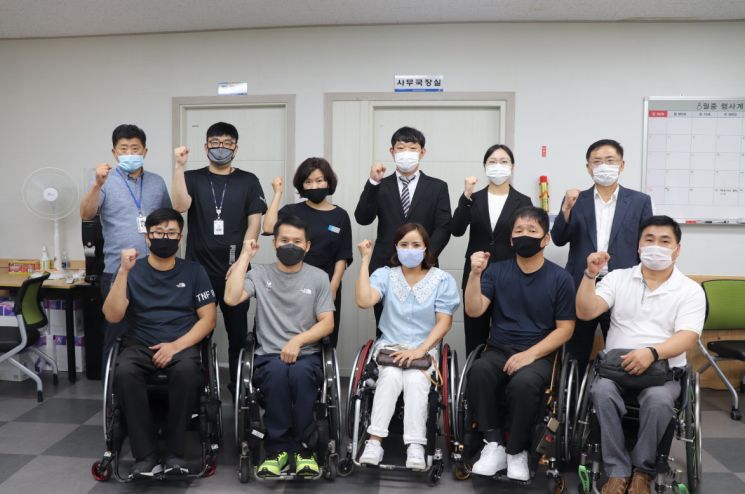 창원시 장애인 휠체어컬링팀 창단 맴버.(사진=창원시)