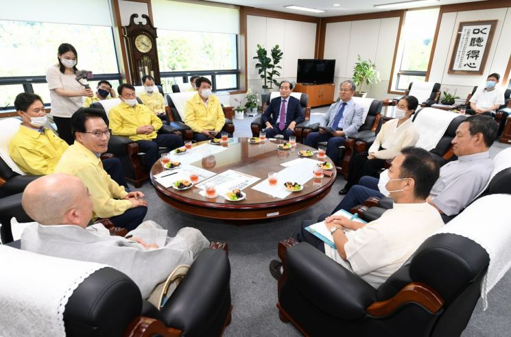 경남도의회에서 종교지도자 간담회를 진행하고 있다.(사진=경남도의회)