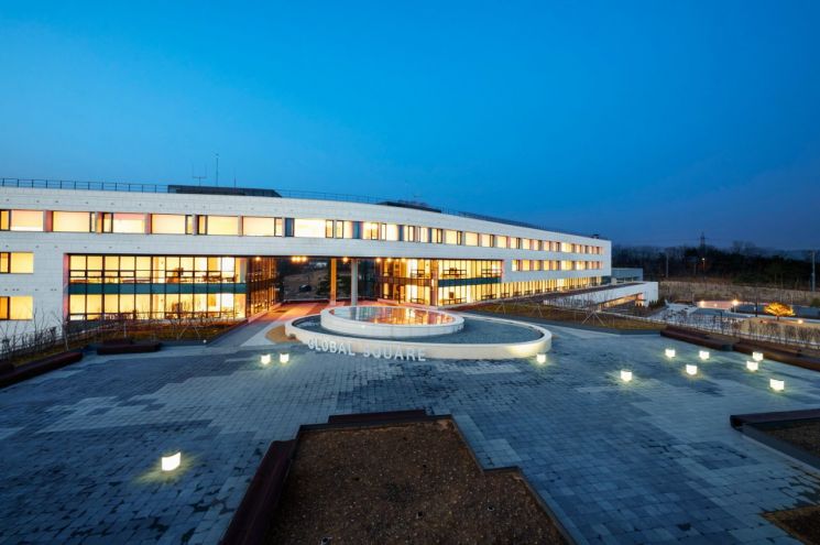 삼성 연수원 2곳, 코로나 '생활치료센터'로…의료진도 파견