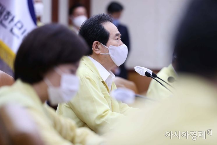 음식점·카페 영업시간 제한…사실상 2.5단계 격상