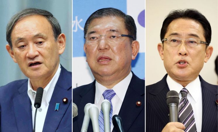 자민당 총재 선거에 출마한 스가 요시히데 일본 관방장관(왼쪽부터), 이시바 시게루 전 간사장, 기시다 후미오 정조회장 [이미지출처=EPA연합뉴스]
