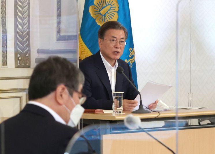 President Moon: "190 Trillion Won Invested in Korean New Deal" to Prevent Real Estate Concentration (Comprehensive)