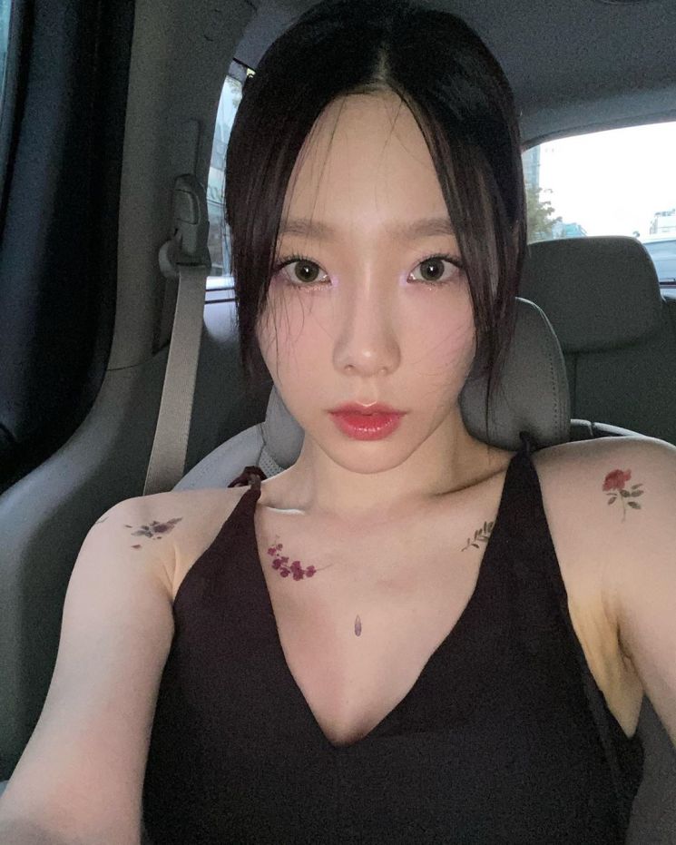 태연 흑발./사진=태연 인스타그램