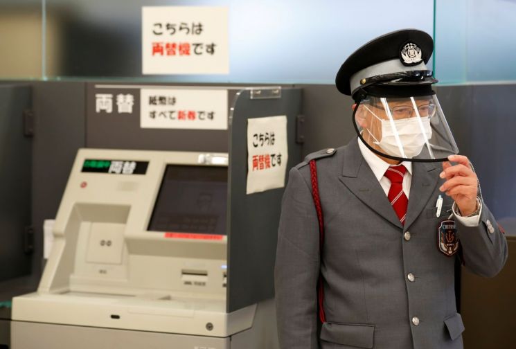 일본의 한 은행 내 모습 [이미지출처=로이터연합뉴스]