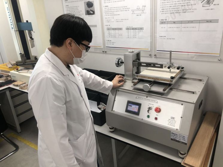 유해물질 등 19개 분야 시험 환경부 기준보다 엄격 적용
