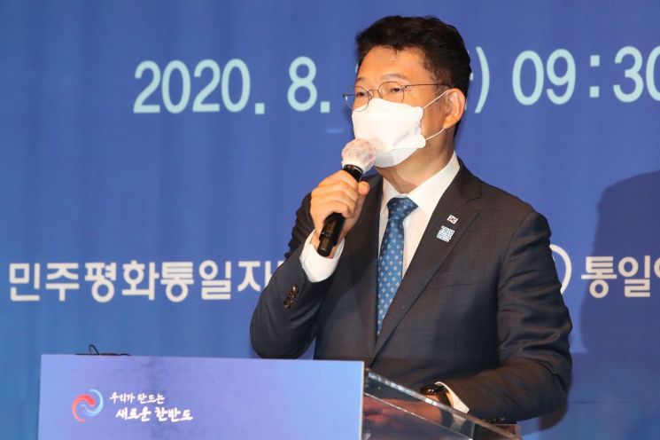 지난달 21일 오전 서울 종로구 포시즌스호텔에서 열린 평화통일포럼 '광복 75주년, 새로운 한반도 건설을 위한 역할과 과제'에서 송영길 국회 외교통일위원장이 축사하고 있다. [이미지출처=연합뉴스]