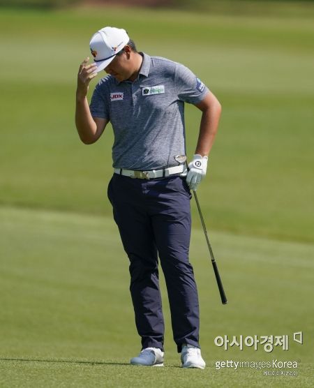 임성재가 투어챔피언십 셋째날 3번홀에서 칩 샷 직후 실망스러운 표정을 짓고 있다. 애틀랜타(美 조지아주)=Getty images/멀티비츠
