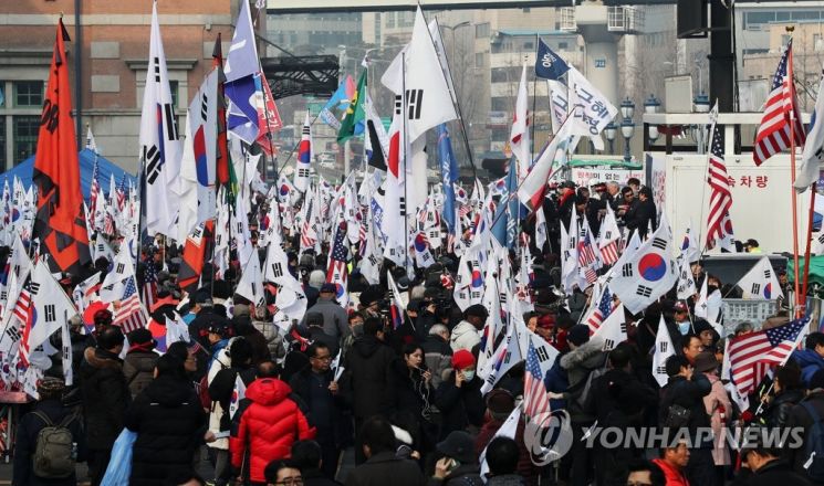 서울 도심에서 집회가 열리고 있다. 사진은 기사 중 특정표현과 무과함. [이미지출처=연합뉴스]