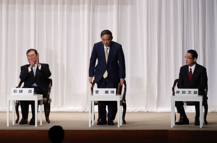 일본 자민당 총재 선거에 출마한 이시바 시게루 전 간사장(왼쪽부터), 스가 요시히데 관방장관, 기시다 후미오 정조회장 [이미지출처=AP연합뉴스]