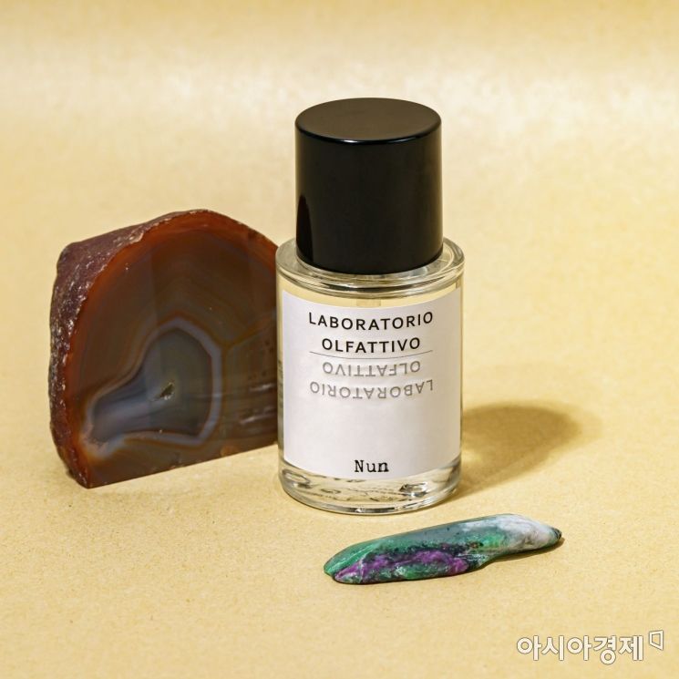 Laboratorio Olfattivo 'Nun' (LABORATORIO OLFATTIVO ‘Nun’), Stone @RAUWBEIGE