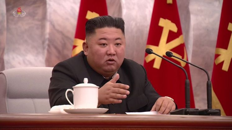 김정은 "핵 억제력" 외치는데…文대통령은 다시 "종전선언"