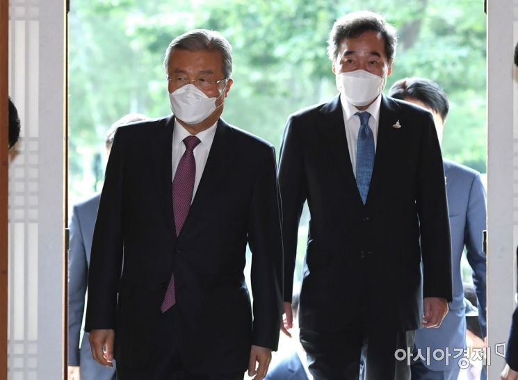 이낙연 더불어민주당 대표와 김종인 국민의힘 비대위원장이 10일 국회 사랑재에서 열린 박병석 국회의장 주최 교섭단체 대표 오찬 간담회에 참석하고 있다./윤동주 기자 doso7@