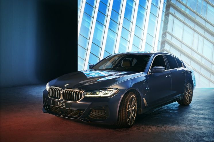 BMW 뉴 5시리즈 정측면
