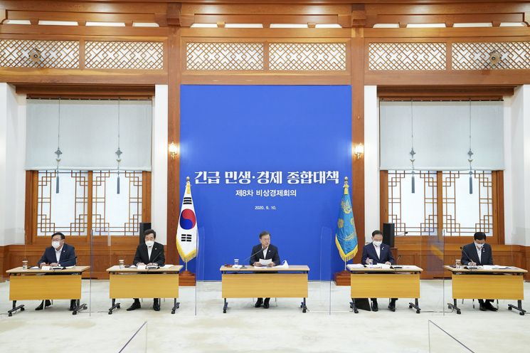 '신속' 5번 쓴 文대통령…"재난지원금, 추석 전 지급하라"(종합)