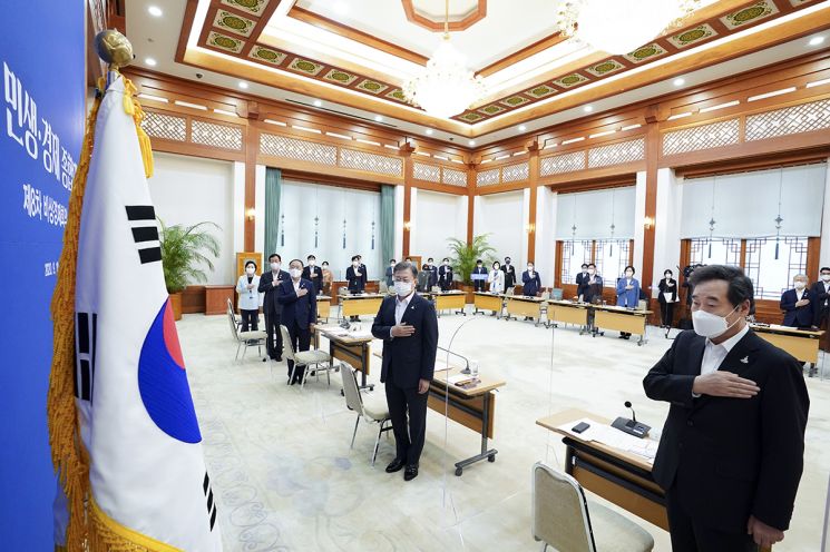 '신속' 5번 쓴 文대통령…"재난지원금, 추석 전 지급하라"(종합)