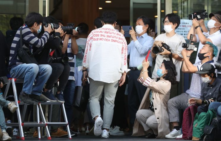 김호중, 서초구청 사회복무요원 첫 출근…"성실히 복무하겠다"