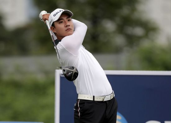 '대상 1위' 김한별 "1타 차 2위"…문경준 이틀 선두