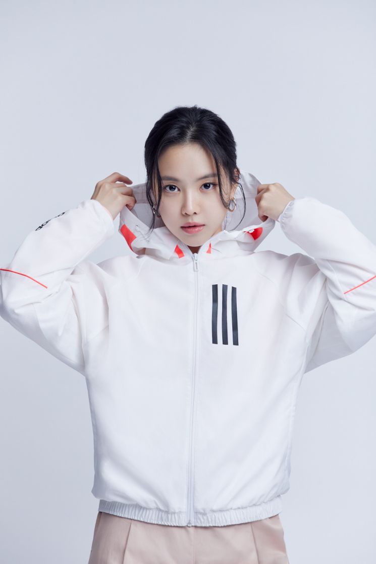 아디다스, 손나은·송민호 화보 공개 "MZ의 자유분방함 가득"