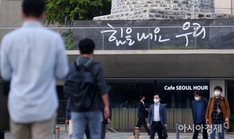 비수도권 '사회적 거리두기' 2단계 연장 여부 오후 발표