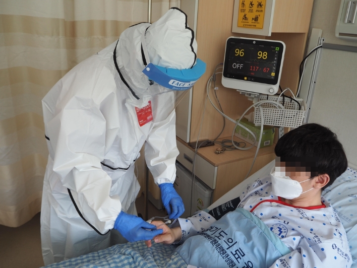 보건의료노조 "헌신으로 버틸 수 없는 현실"…政 "전향적으로 협상"