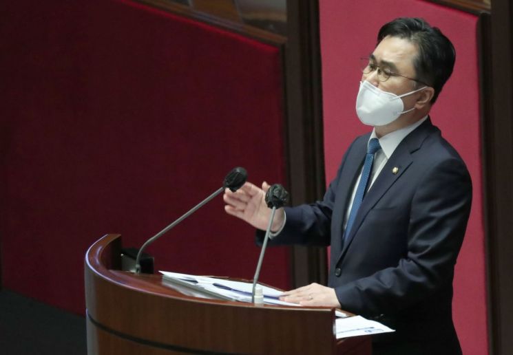 김종민 더불어민주당 의원이 14일 오후 국회 본회의장에서 열린 정치분야 대정부 질문에서 추미애 장관과 관련해 옹호하는 발언을 하고 있다. [이미지출처=연합뉴스]