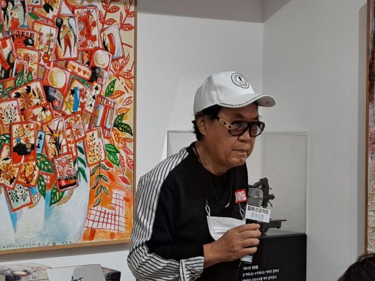 [갤러리 산책] 샴페인 김이 빠지든 말든