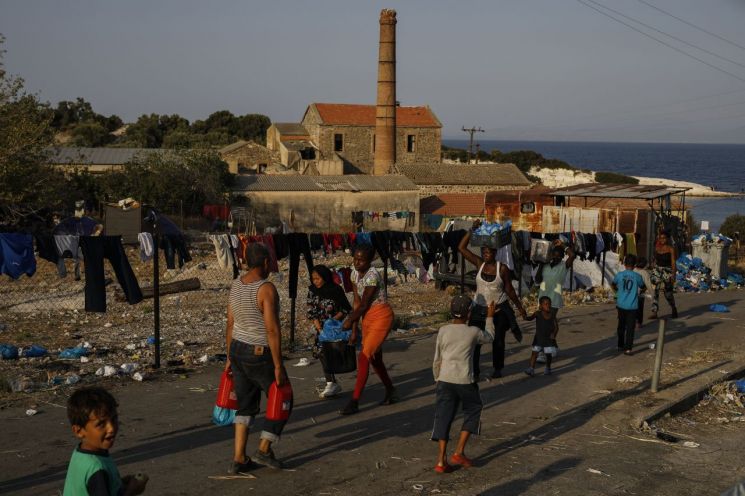 獨, 그리스 화재로 거처 잃은 난민 2750명 수용 결정