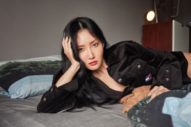 화사, 힙한 집콕 라이프