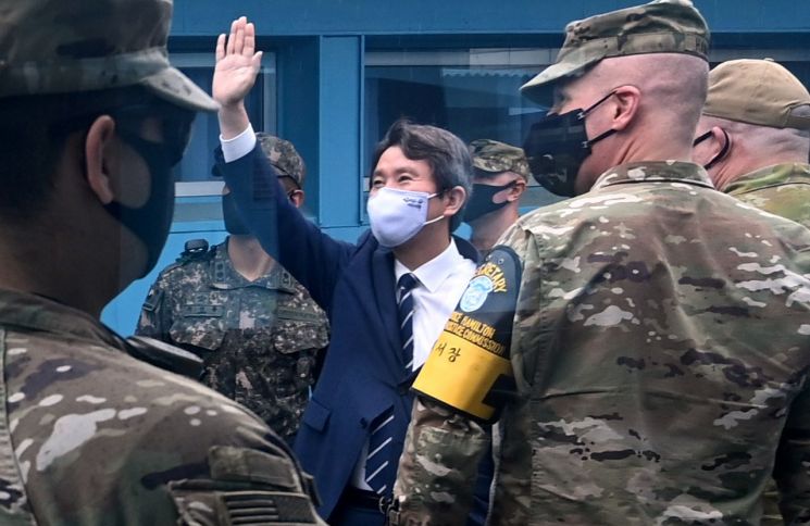 DMZ평화의길도 재개…서해 공무원 피격 두달만