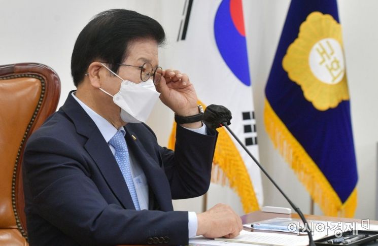 16일 국회의장 취임 100일을 맞은 박병석 의장이 국회에서 화상기자간담회를 갖고 있다./윤동주 기자 doso7@