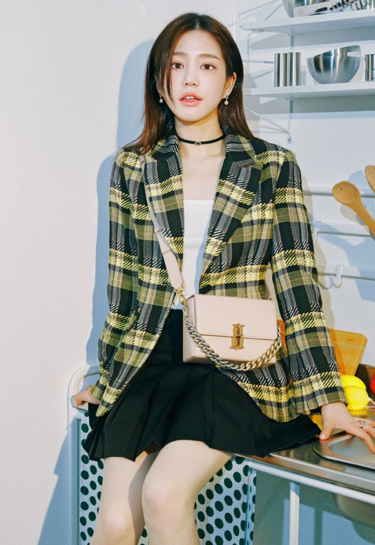 배우 이유비.