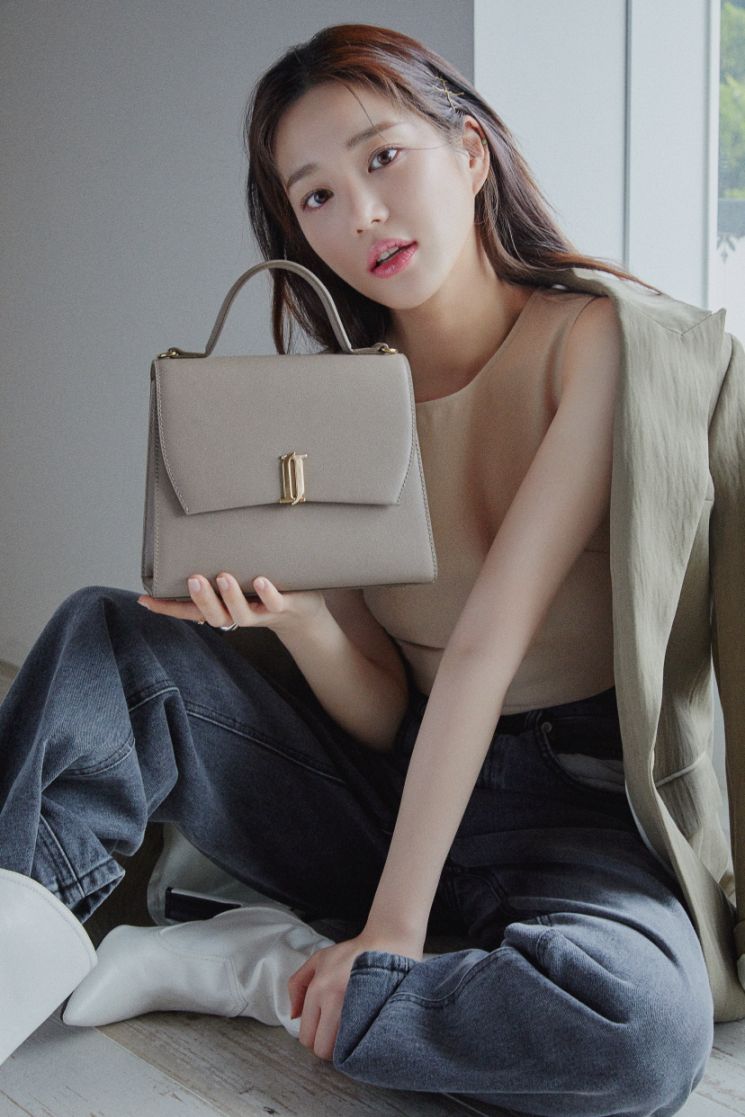 배우 이유비.