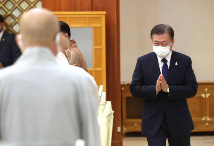 文대통령 "만남의 희망 포기 않으면 반드시 통일의 길로 갈 것"