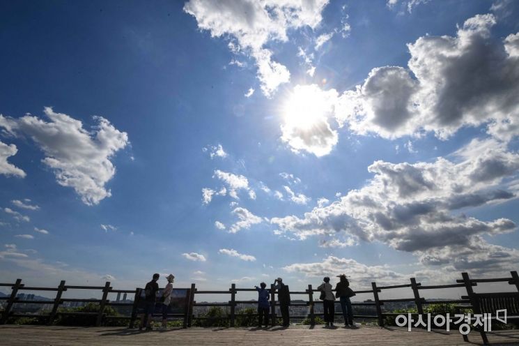 [포토]맑은 하늘 펼쳐진 도심