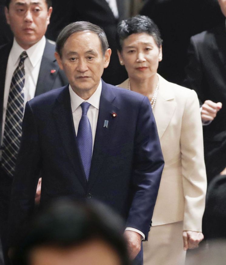 스가 일본 총리, 정상 외교 시동…스콧 호주 총리 이어 트럼프와 통화