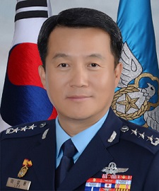 이성용 공군참모총장 내정자는 