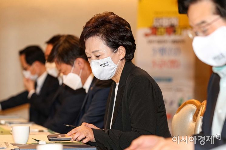 [포토]회의 참석한 김현미 장관
